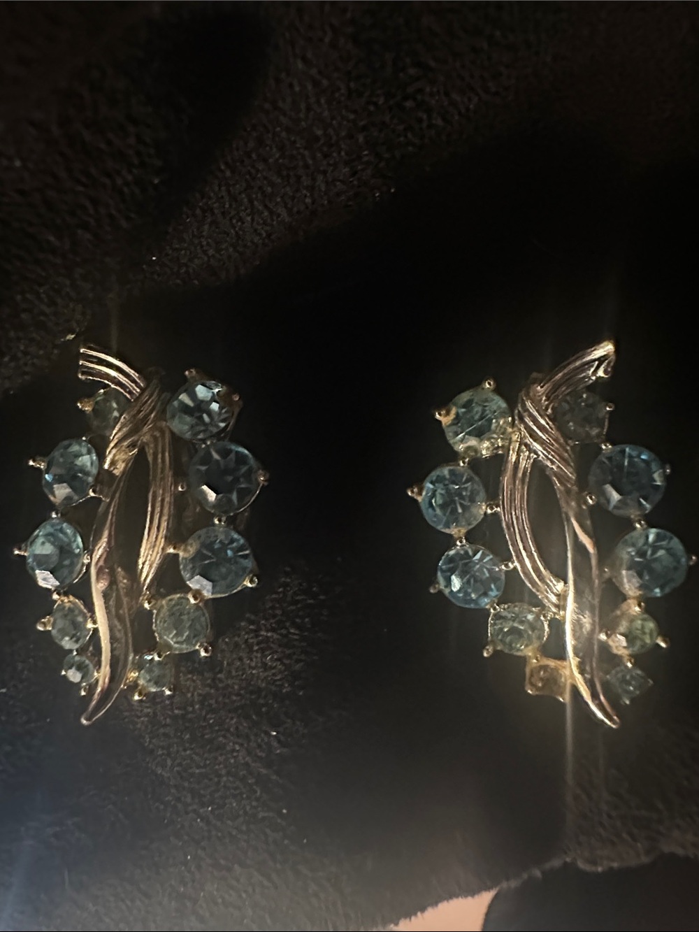 Vintage Signed Lisner Ice Blue Rhinestone Silvertone Swirl Clip-On Earrings